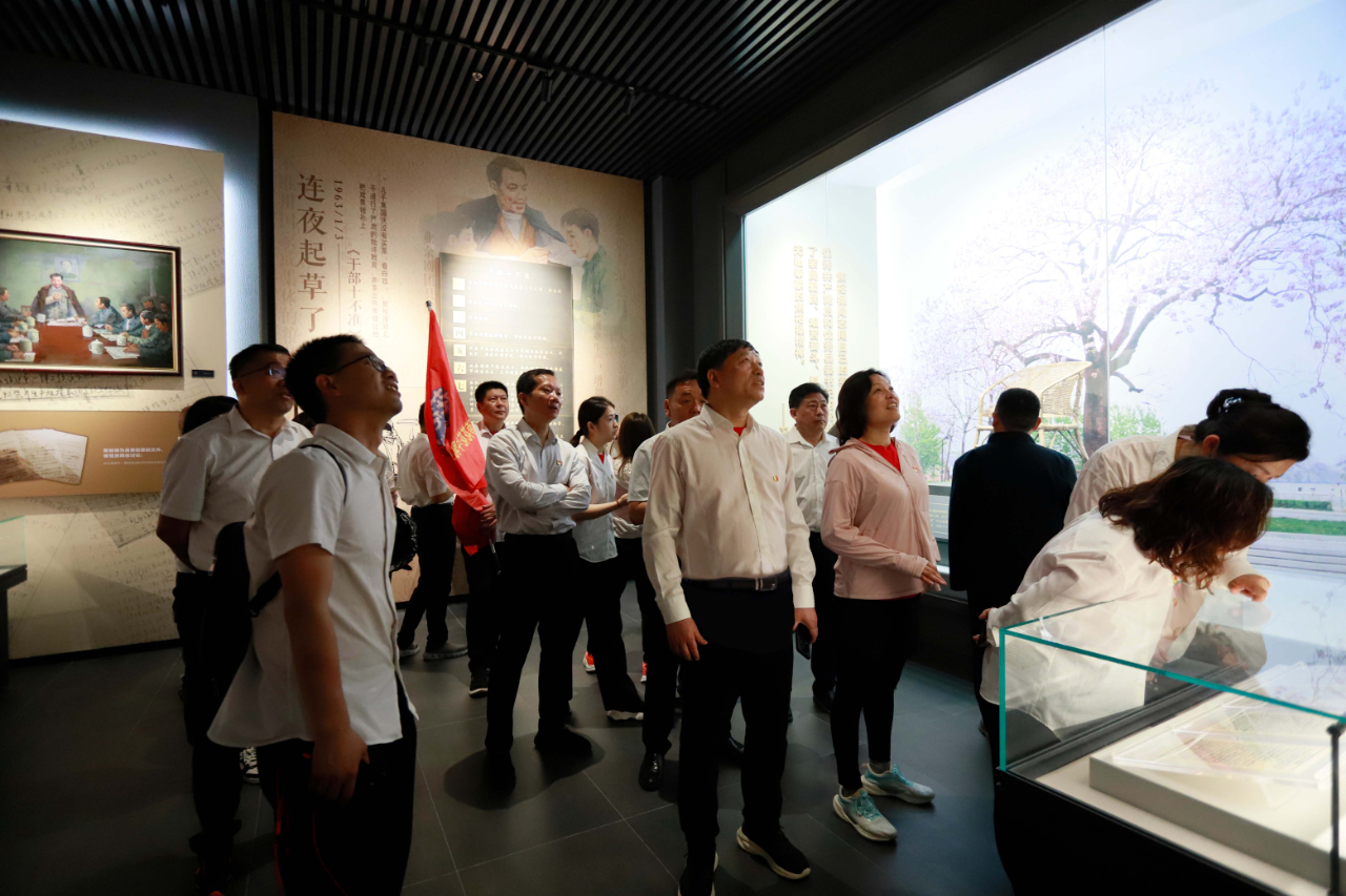 砥礪初心使命，汲取奮進力量丨花花牛乳業(yè)集團黨委組織開展學習“焦裕祿精神”主題黨日活動