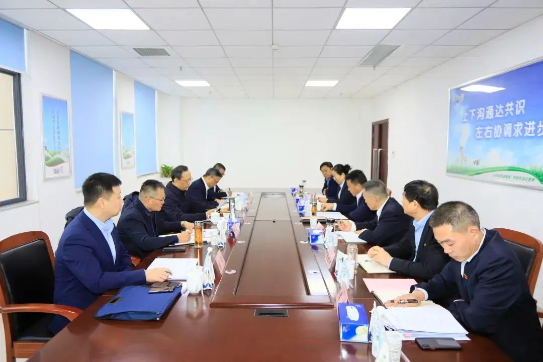 省政府國資委黨委書記、主任李濤一行到花花牛乳業(yè)集團調研