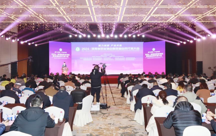 河南奶業(yè)發(fā)展啟航新征程——花花牛乳業(yè)集團(tuán)黨委書記、董事長唐洪峰當(dāng)選河南省奶業(yè)協(xié)會(huì)會(huì)長