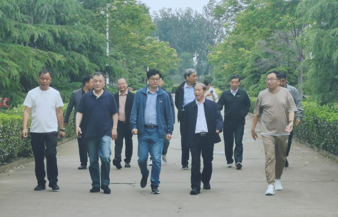花花牛丨河南農(nóng)業(yè)大學(xué)黨委副書記、校長介曉磊一行蒞臨花花牛河南瑞亞參觀調(diào)研