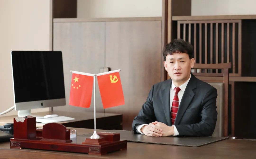 雙雙獲獎 喜事連連｜ 花花牛乳業(yè)集團榮獲“河南省知名品牌”獎，董事長關(guān)曉彥榮膺“2022年度品牌人物”