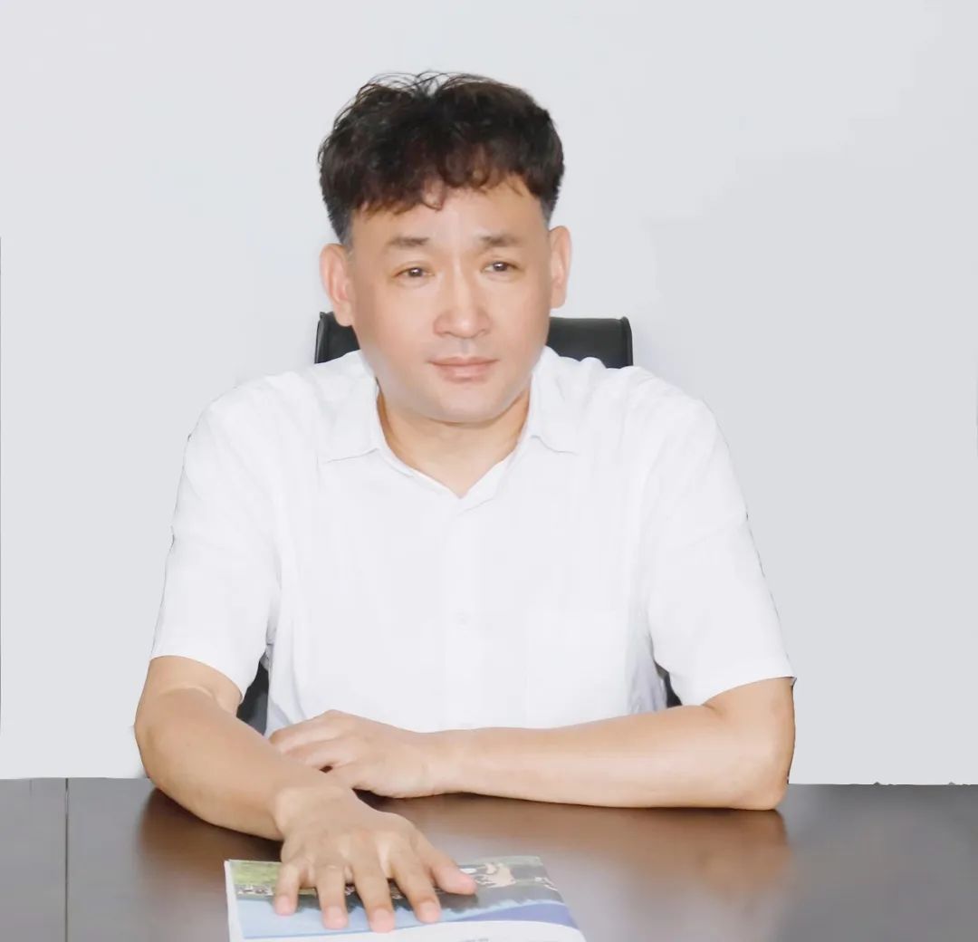 新蔡縣委書記邵奉公會(huì)見(jiàn)關(guān)曉彥董事長(zhǎng)一行
