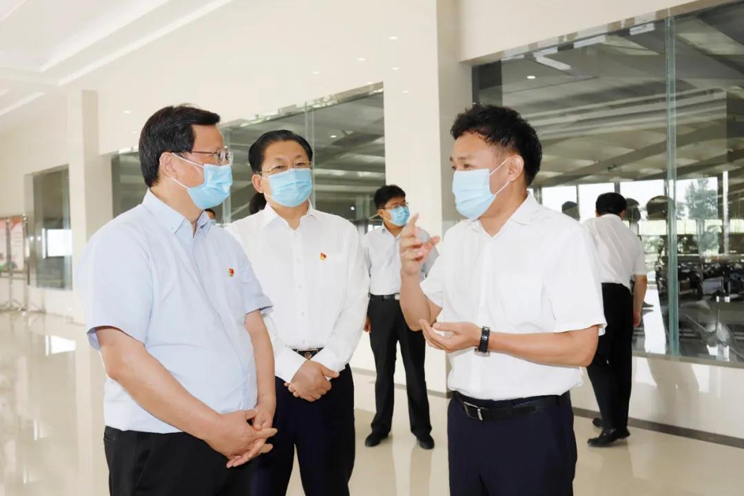 快訊 | 河南省委常委、省紀委書記、省監(jiān)委主任任正曉蒞臨花花牛乳業(yè)集團新蔡瑞亞牧場調(diào)研