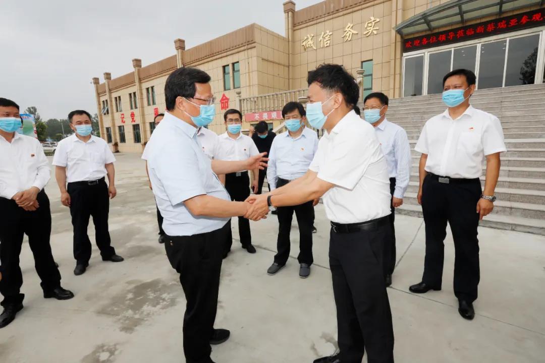 快訊 | 河南省委常委、省紀委書記、省監(jiān)委主任任正曉蒞臨花花牛乳業(yè)集團新蔡瑞亞牧場調(diào)研