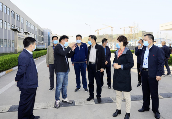 鄭州市人大副主任孫黎、市政府副市長李喜安一行 蒞臨花花牛開展“三送一強”活動