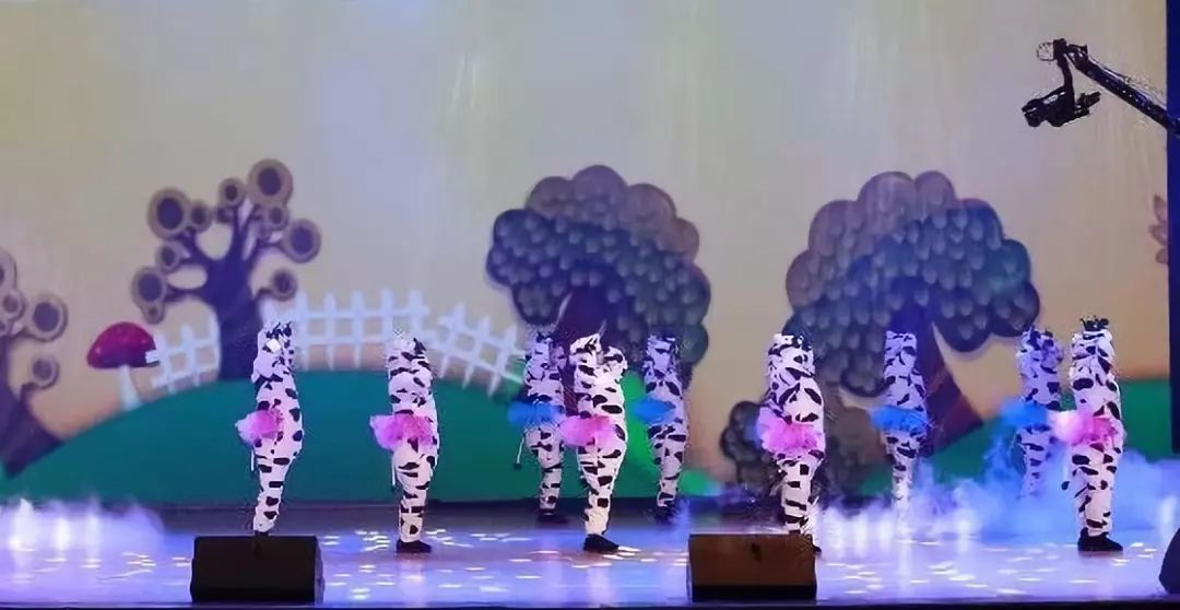 “贏在2019”，花花牛乳業(yè)集團(tuán)2019年新春晚會(huì)盛大開幕
