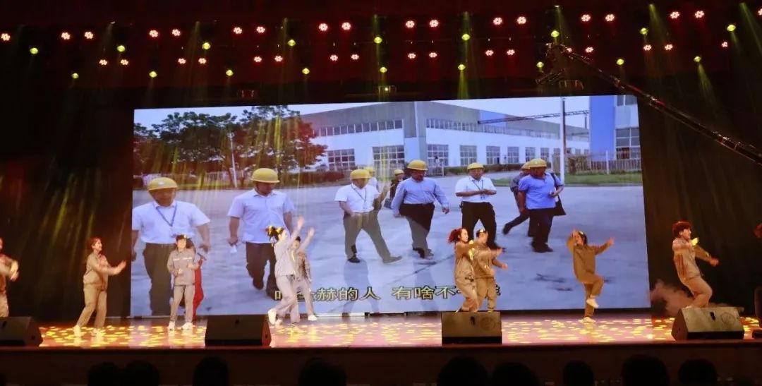 “贏在2019”，花花牛乳業(yè)集團(tuán)2019年新春晚會(huì)盛大開幕