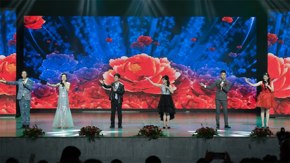 “不忘初心、聚力前行” 花花牛集團(tuán)2018迎新春聯(lián)歡會隆重舉行