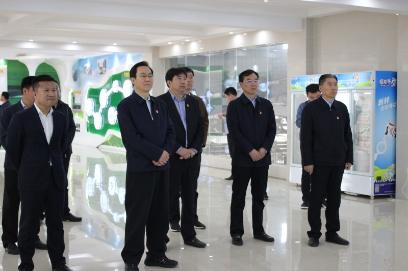 河南省委常委、組織部部長(zhǎng)孔昌生 蒞臨河南花花牛集團(tuán)魯山瑞亞牧業(yè)有限公司調(diào)研